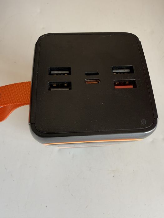 Baterie externa / powerbank 50.000mAh cabluri afisaj lanterna maner