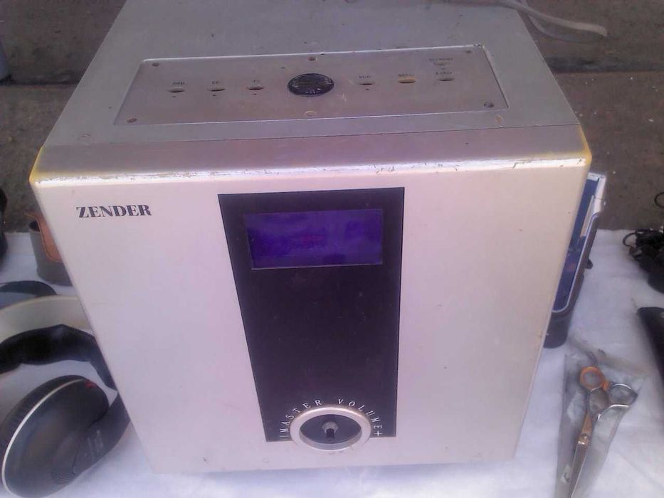 Продается Сабвуффер.ZENDER.300Вт.Без .5+.Колонок.Б/у.( Нерабочии.)