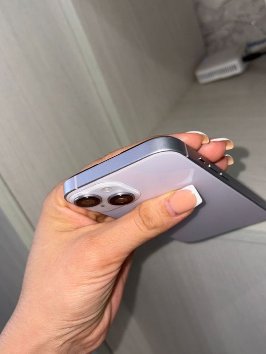 Смартфон iPhone 14