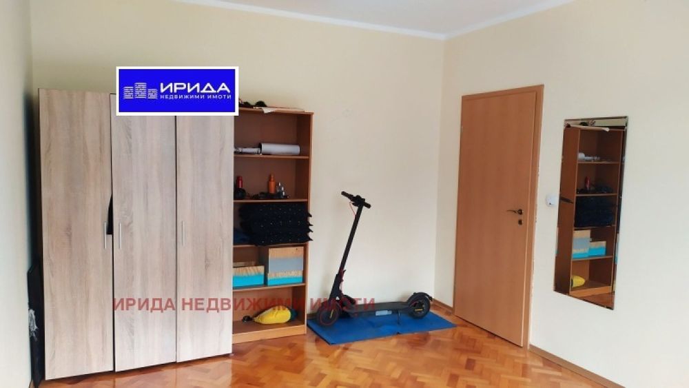 Тристаен апартамент в Бъкстон