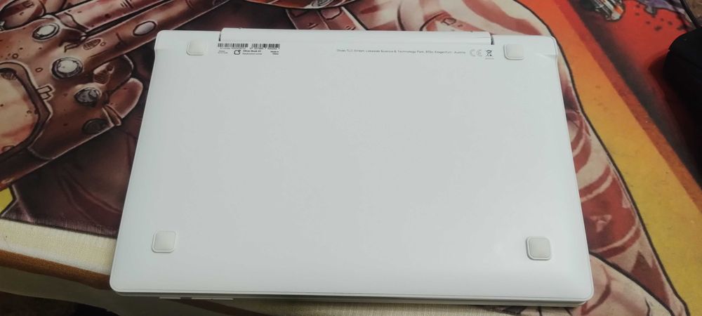 ЧИСТО НОВ Таблет / лаптоп 2в1 10" тъч екран FHD 8GB/128GB с Win10