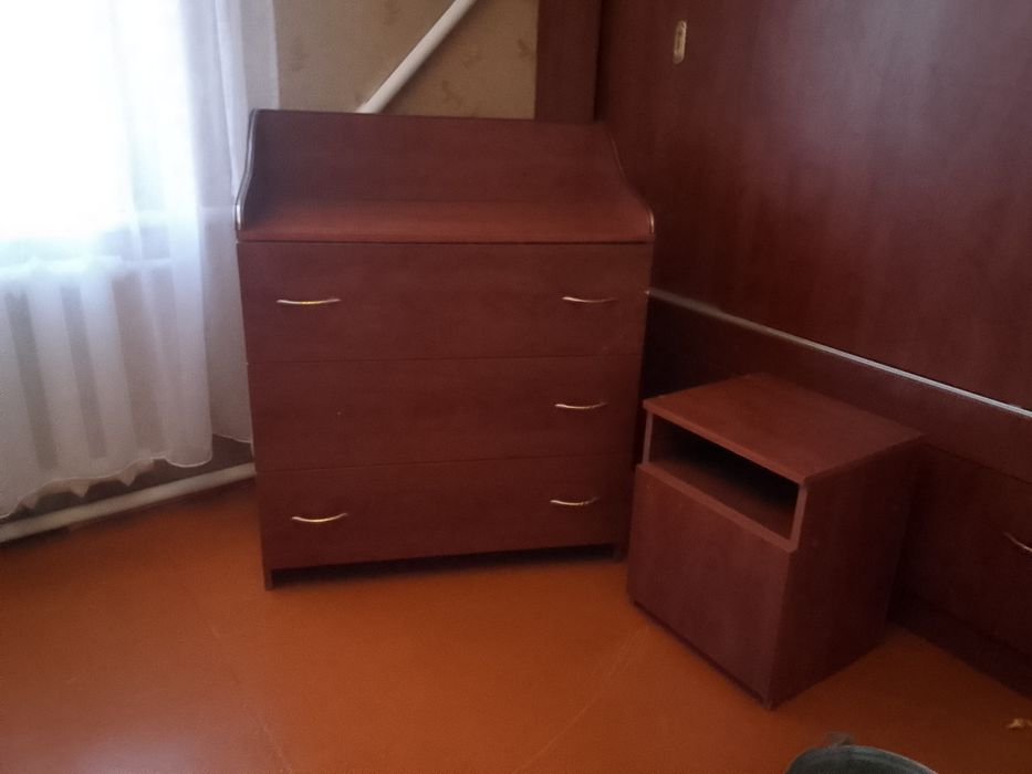 Срочно продам комод,,2 тумбочки