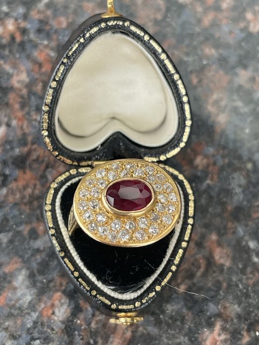 Inel victorian din aur cu diamante si rubin natural!