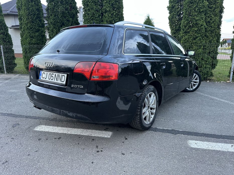 Audi A4.