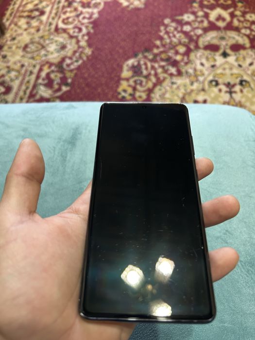 Samsung Galaxy S21 Ultra 5G 256GB 12GB RAM, funcțional, fisură ecran