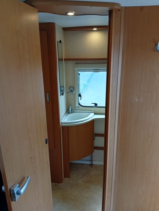 Rulota ușoară 900kg an 2008 de 3 persoane preț 4500€
