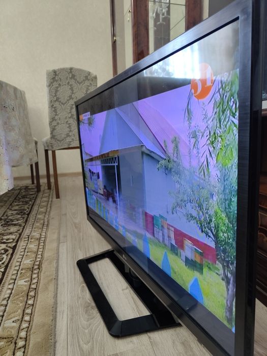 Телевизор LG42LM580T