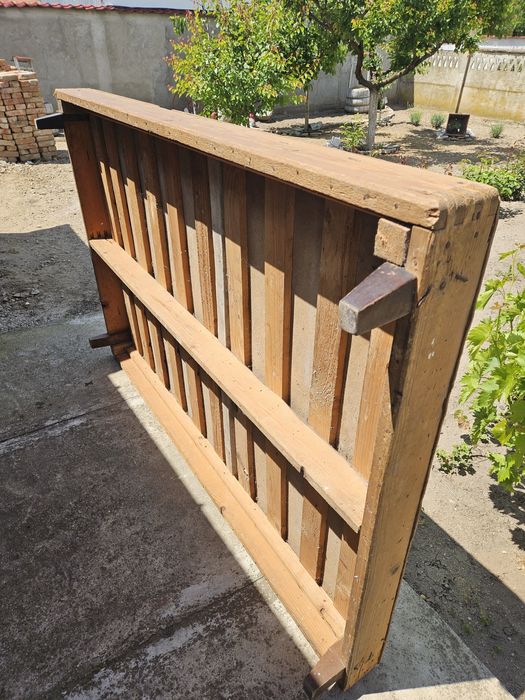 Vând saltea și suport de pat lemn 120×190