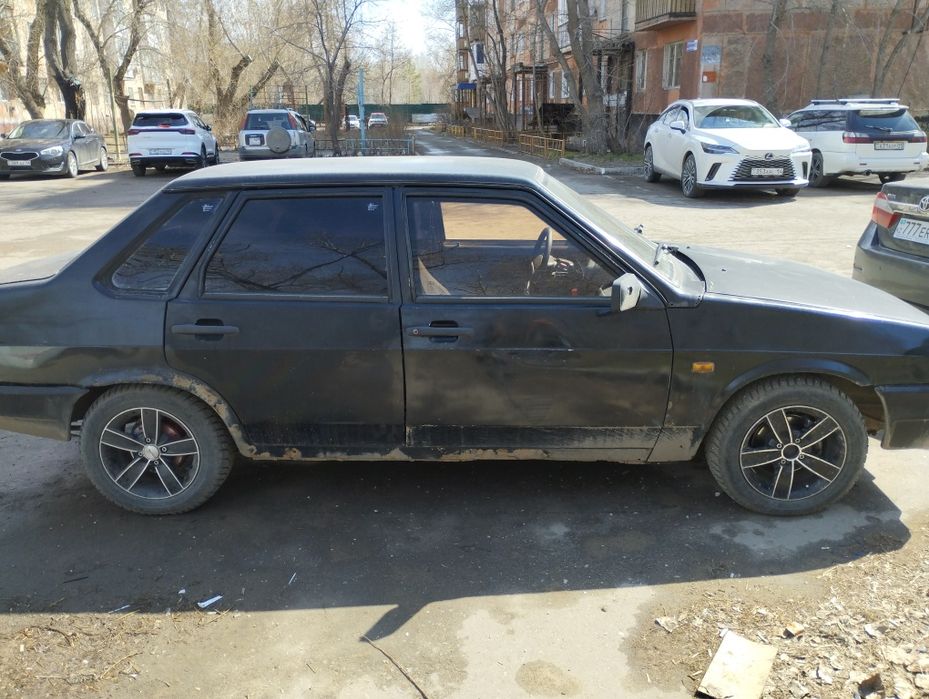 Продам боковое стекло