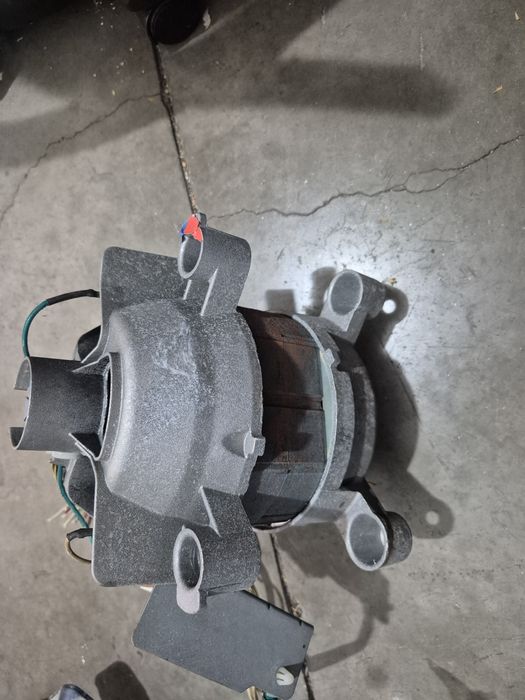 Vând motor de mașină de spălat  funcțional!