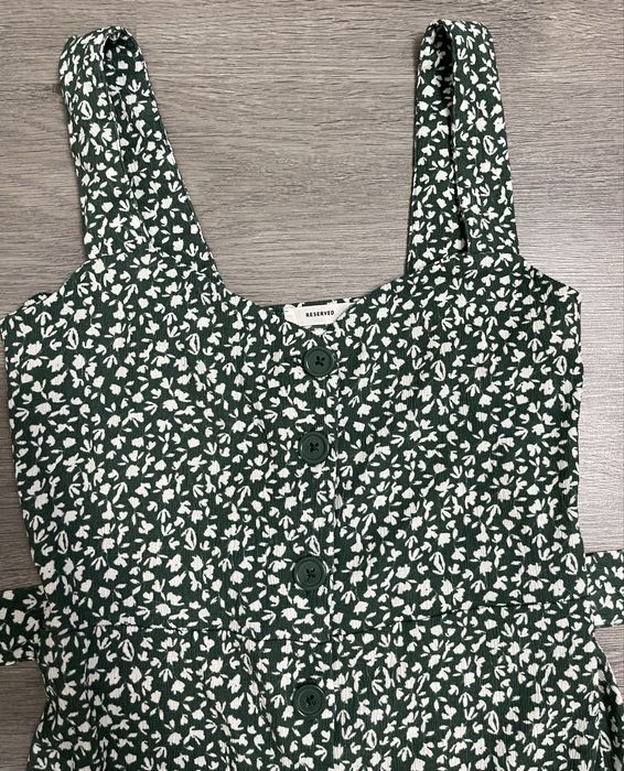 Платье очень женственное