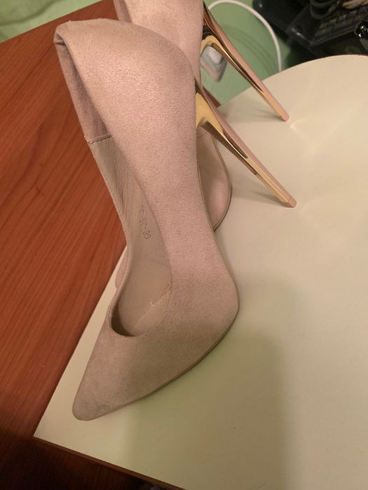 Vand stiletto marimea 35