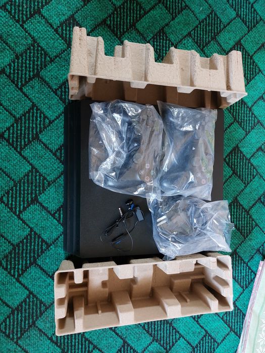 Ps4 pro 4k 1Tb joyi 10.1 versiya sotiladi