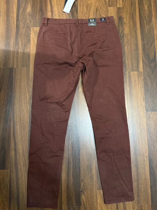 Pantaloni chino noi cu eticheta