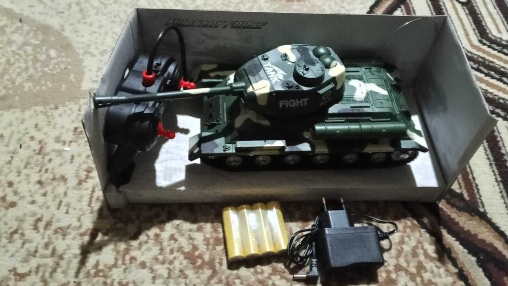 Продам машинки на пульте управления.