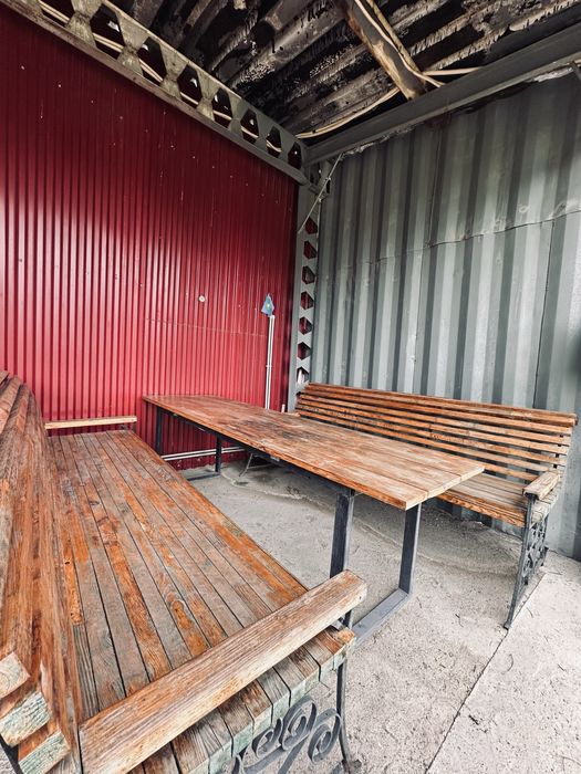 Деревянные скамейки