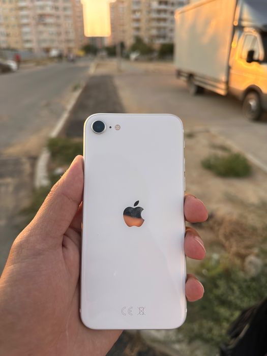 Айфон се 64 гб без коробкий