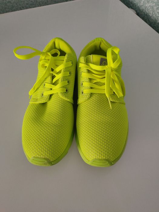 Продам кроссовки