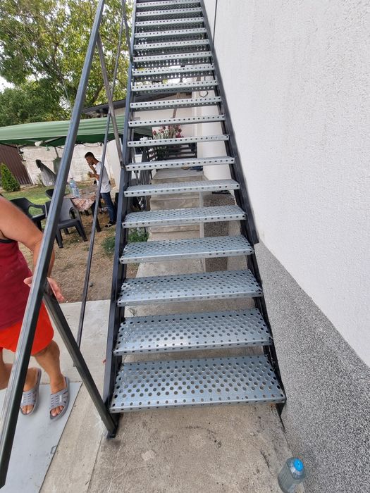 scări metalice  de exterior