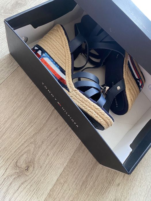 Сандали естествено кожа Tommy Hilfiger