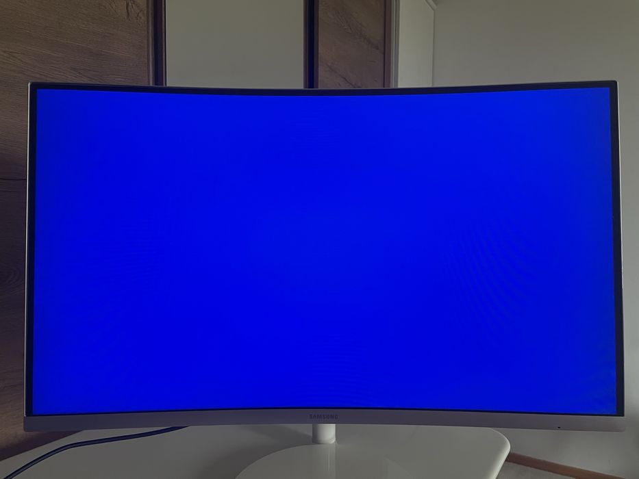 Monitor Samsung curbat 27" VA 75hz Freesync gaming si multimedia
