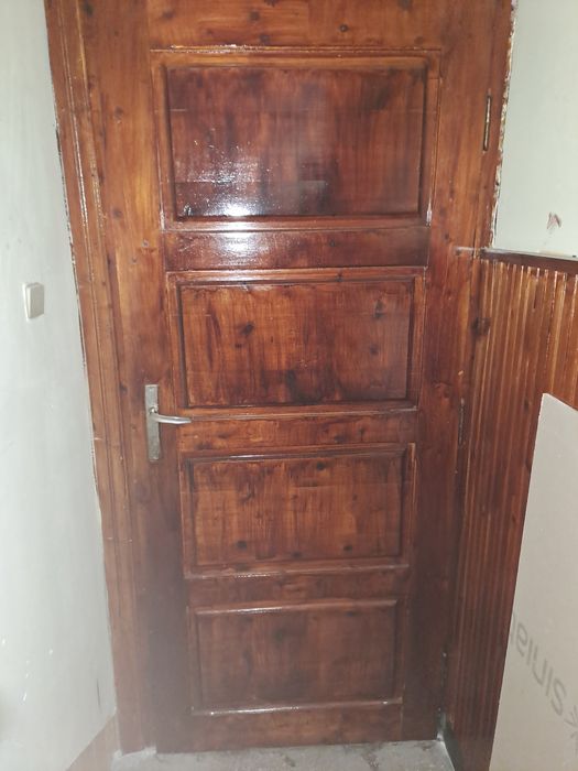 Продавам  четири врати и дограма