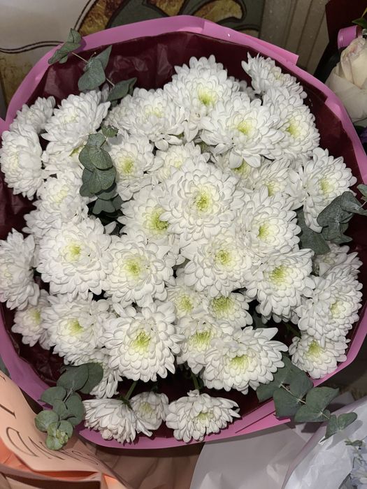 Букет белых хризантем