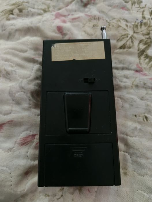 Panavox-aparat radio cu antena telescopică