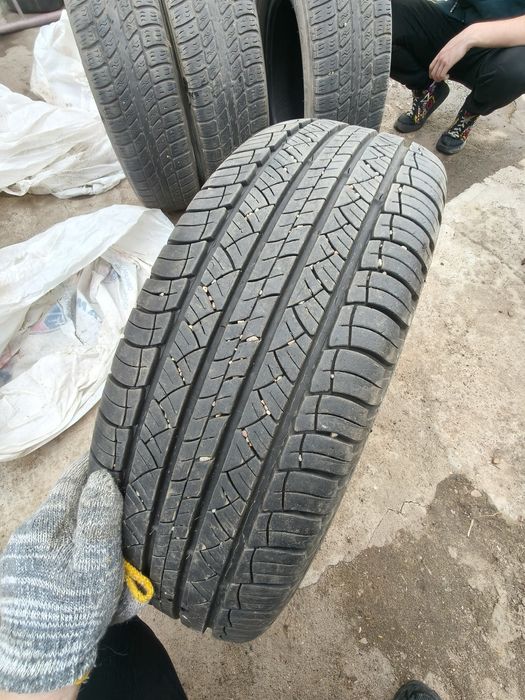 Продам резину 4 штуки.