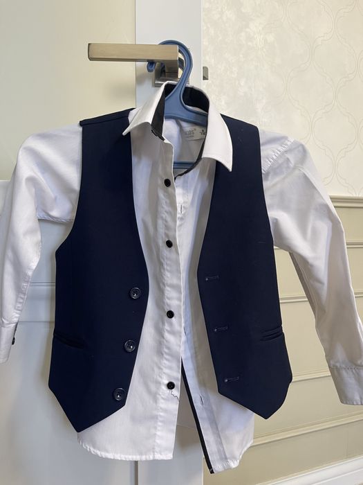 Продам костюм тройку на мальчика