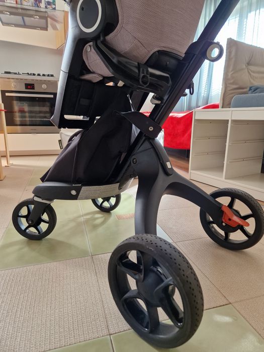 Stokke Xplory V6 lilac/black, brown leather