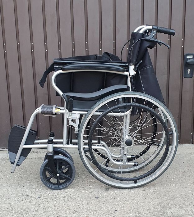 Scaun cu rotile din oțel cu antrenare manuală