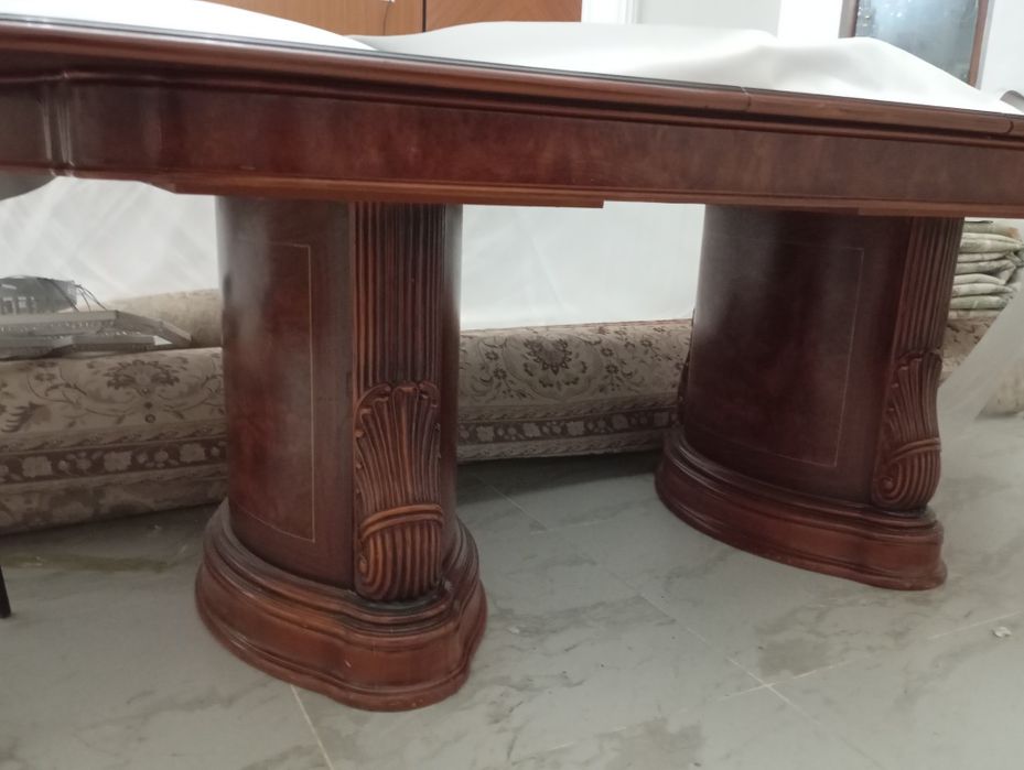 Стол добротный кухонный