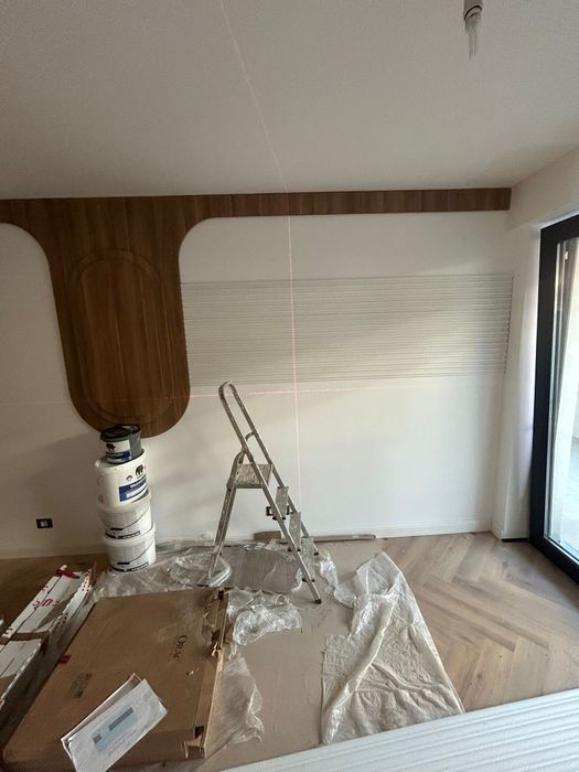 Amenajări decorațiuni interioare premium cu baghete si riflaje de lemn