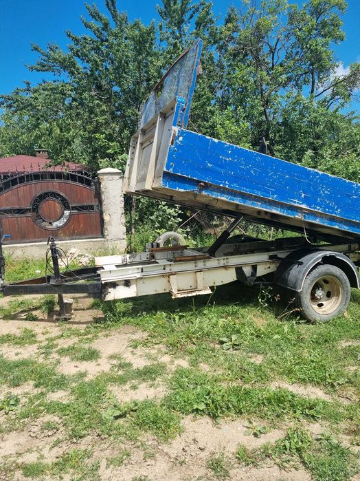 Vand remorca basculabila