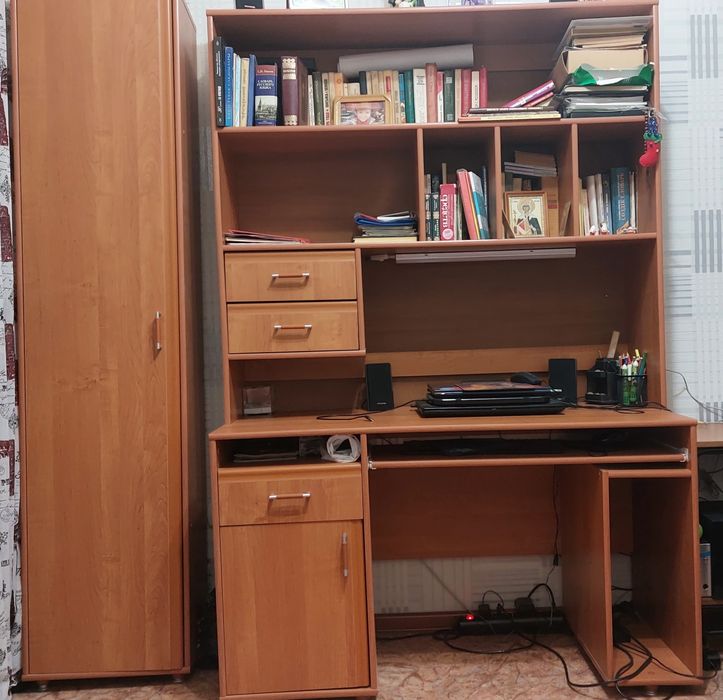Продаётся письменный стол