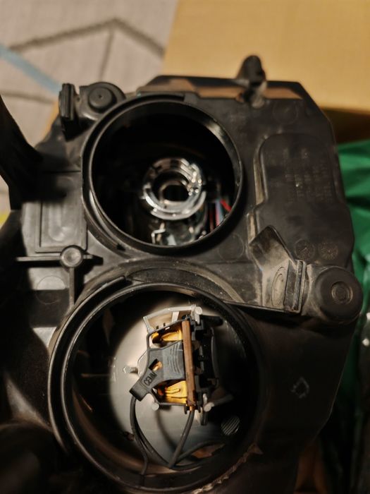 Vând far Ford Focus 2 xenon original