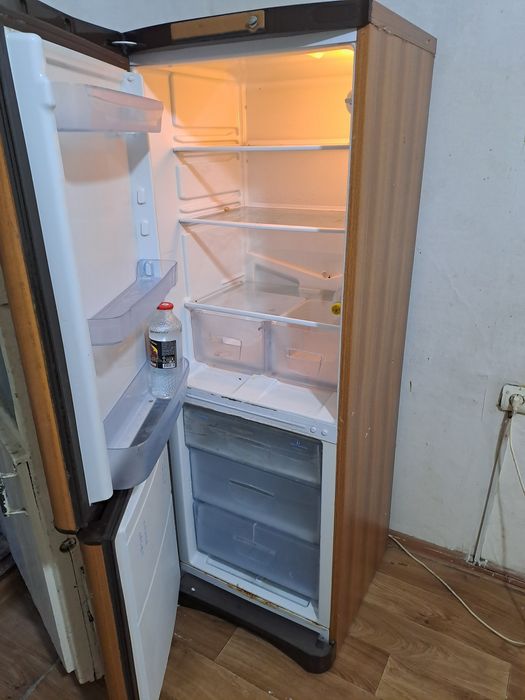 Холодильник indesit