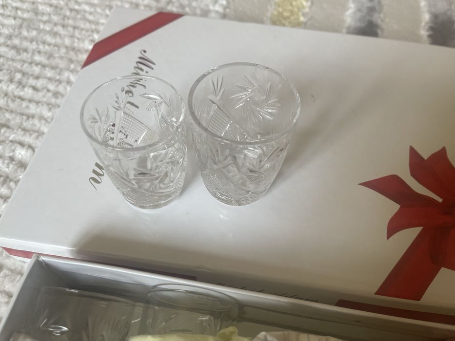 Рюмки хрустальные и блюда