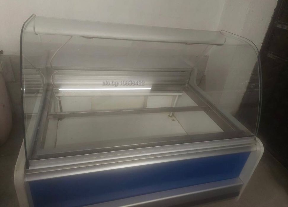 Хладилна витрина