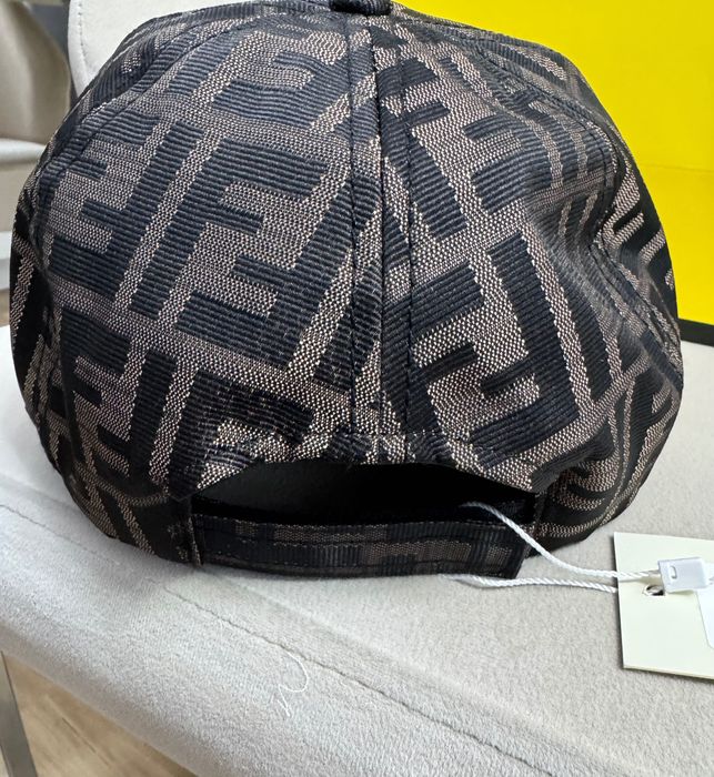 Fendi Roma-Автентична чисто нова мъжка шапка