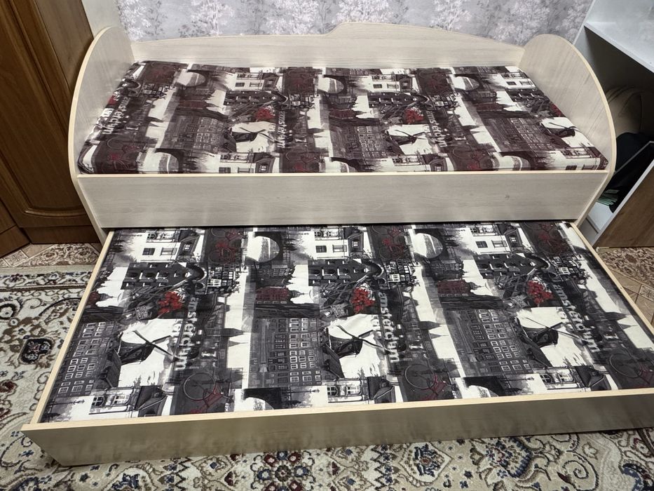 Двухяростный кровать