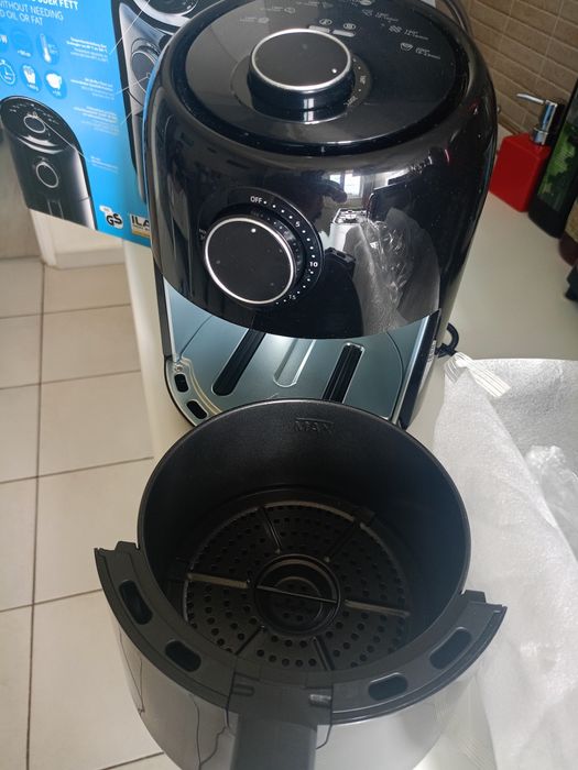 Vând friteuza cu aer cald , produs de calitate superioara,nou nouță.