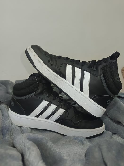 Adidași negri cu alb, mărimea 36