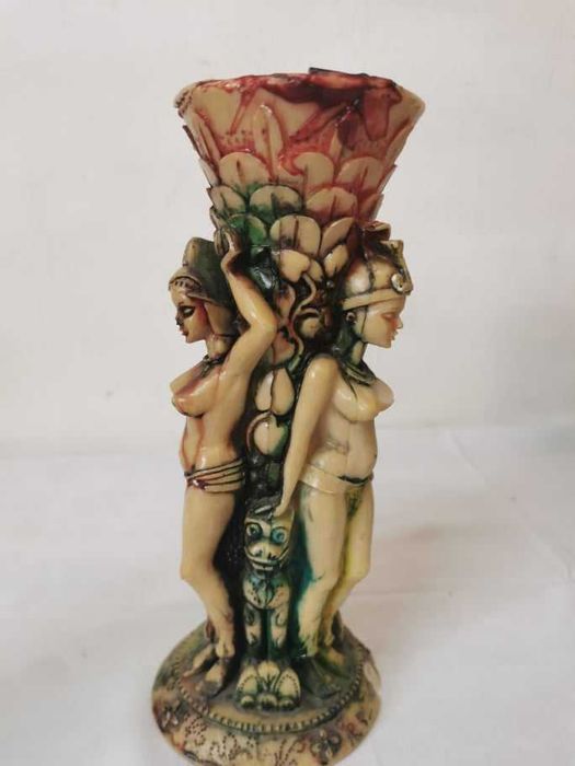 Vaza cu tenta asiatica