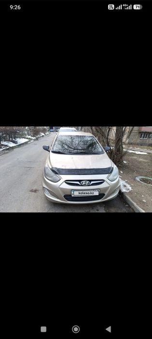 Машина хюндай акцент