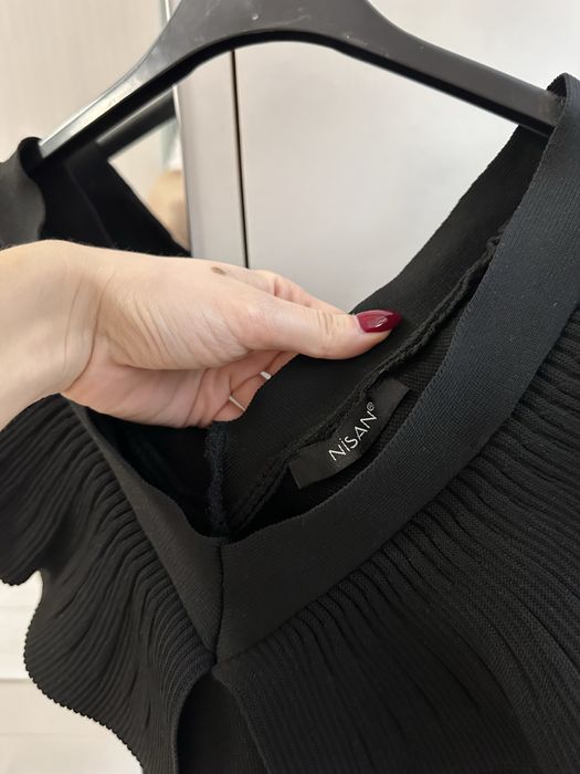 Ефектен черен топ