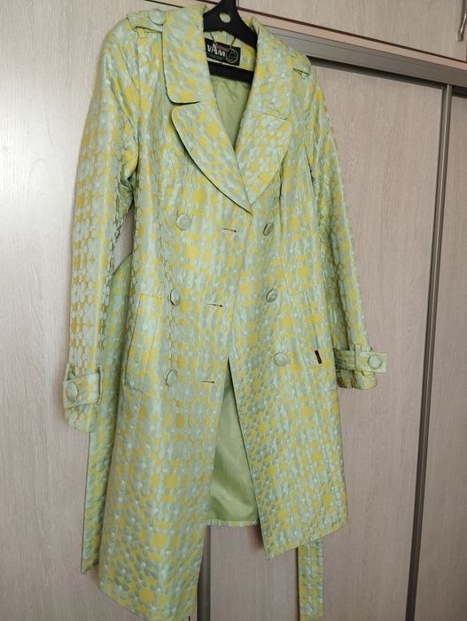 Плащ женский продам