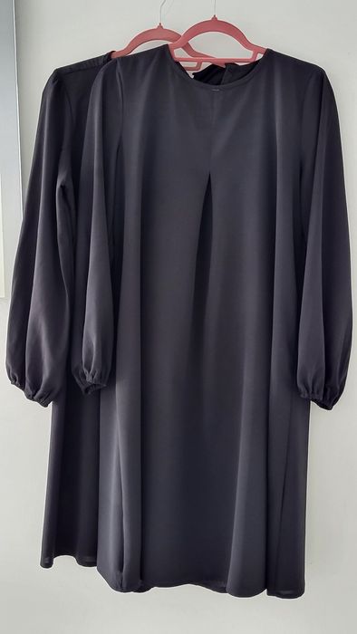 Ofer spre vanzare set de 2 bluze negre, mar M