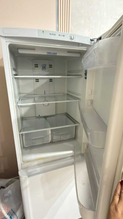 Продам  холодильник  б/у INDESIT
